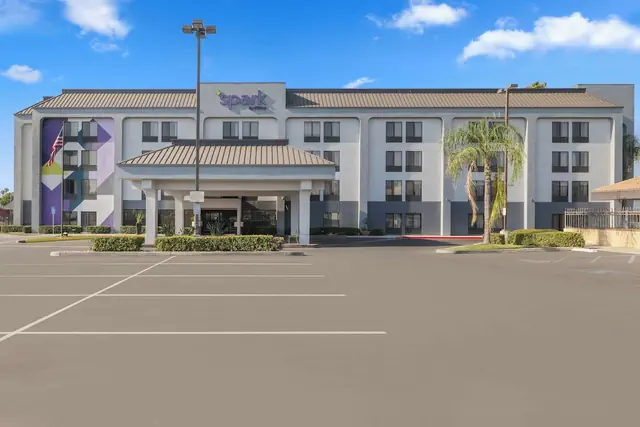 Photo 1 - Spark by Hilton Bakersfield Central