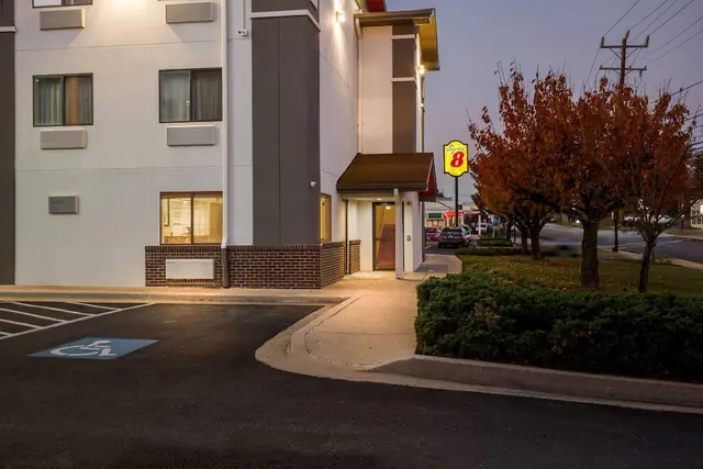 Photo 1 - Super 8 by Wyndham College Park Wash DC Area