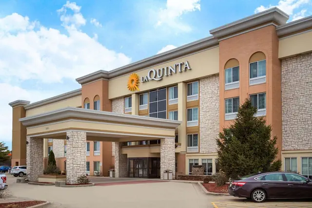 Photo 1 - La Quinta Inn & Suites by Wyndham Effingham