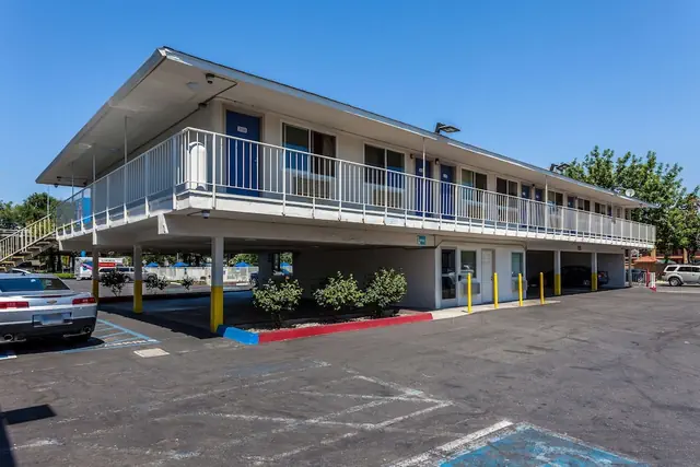 Photo 1 - Motel 6 Sacramento, CA - Downtown