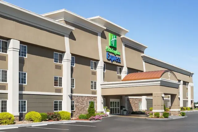 Photo 1 - Holiday Inn Express Bowling Green by IHG