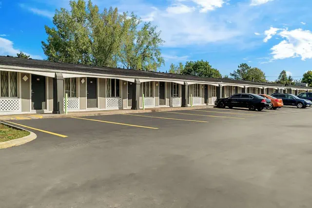 Photo 1 - Rodeway Inn & Suites Saginaw I-675