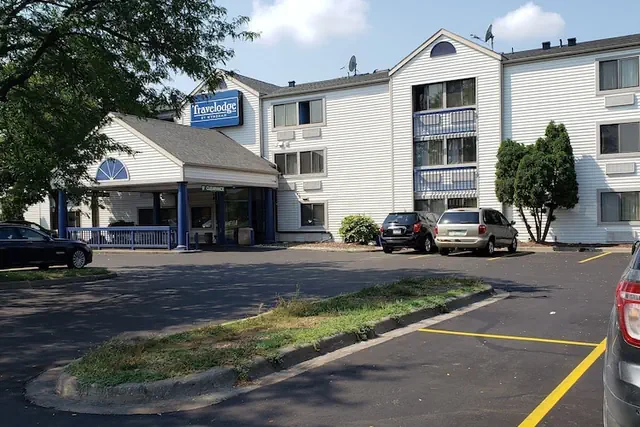 Photo 1 - Travelodge by Wyndham Brooklyn Center