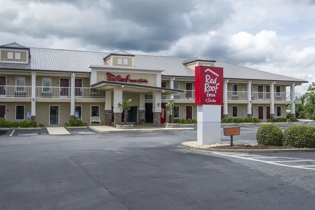 Photo 1 - Red Roof Inn & Suites Calhoun