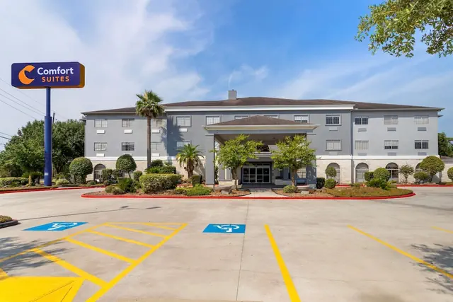 Photo 1 - Comfort Suites Kingwood Houston North