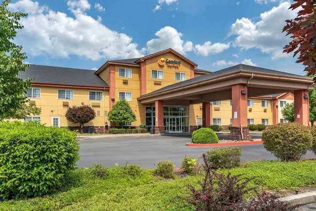 Photo 1 - Comfort Suites Salem