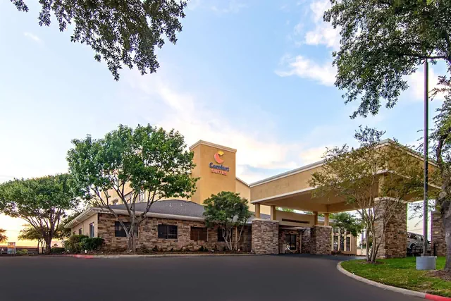 Photo 1 - Comfort Suites NW Dallas Near Love Field