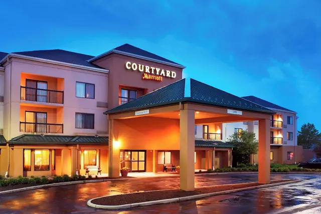 Photo 1 - Courtyard by Marriott Cleveland Airport North