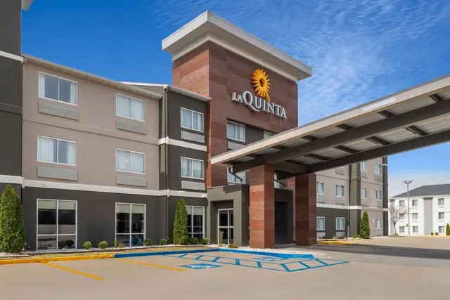 Photo 1 - La Quinta Inn & Suites by Wyndham Fayetteville