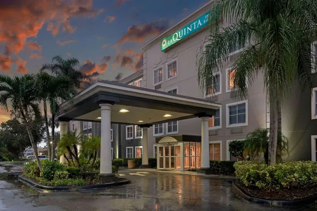 Photo 1 - La Quinta Inn & Suites by Wyndham Naples East (I-75)