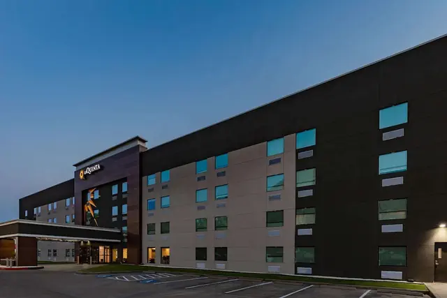 Photo 1 - La Quinta Inn & Suites by Wyndham Houston Southwest