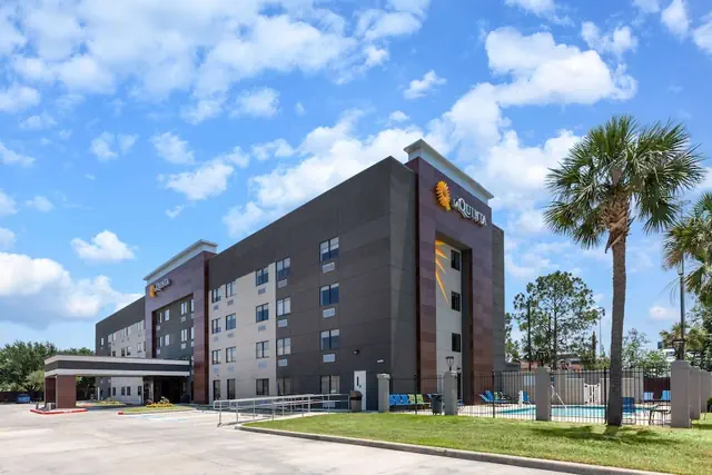 Photo 1 - La Quinta Inn & Suites by Wyndham Houston NW Brookhollow