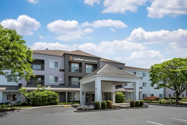 Photo 1 - Comfort Inn & Suites Bethlehem Lehigh Valley Airport