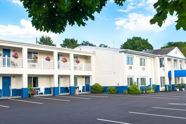 Photo 1 - Rodeway Inn Middletown - Newport