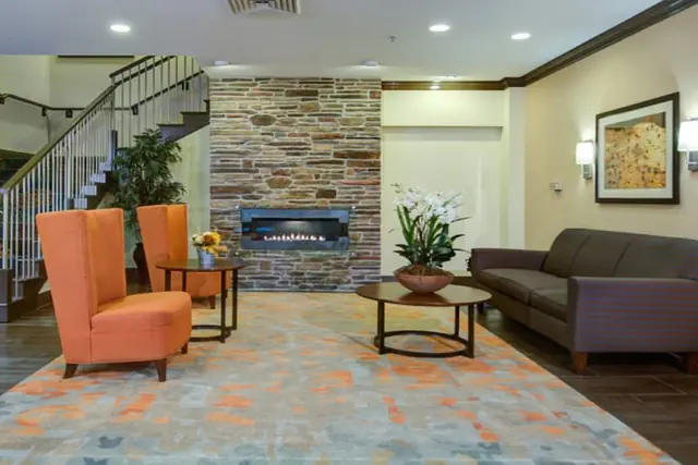Photo 1 - Holiday Inn Express & Suites Chicago-Deerfield/Lincolnshire by IHG