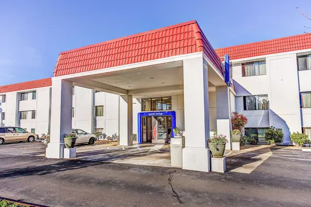 Photo 1 - Motel 6 Portland, OR - Tigard West