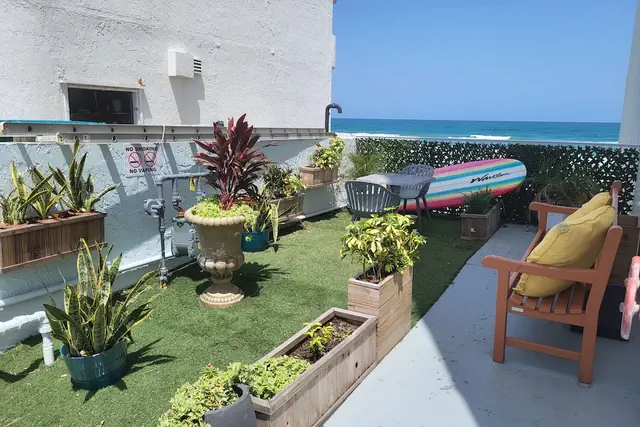 Photo 1 - Beachside Hotel