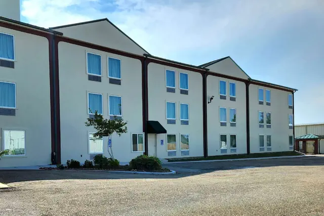 Photo 1 - Days Inn by Wyndham LaPlace- New Orleans