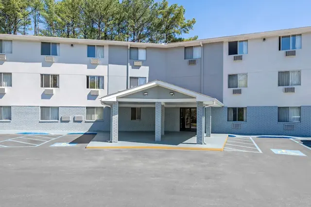 Photo 1 - Super 8 by Wyndham Homewood Birmingham Area