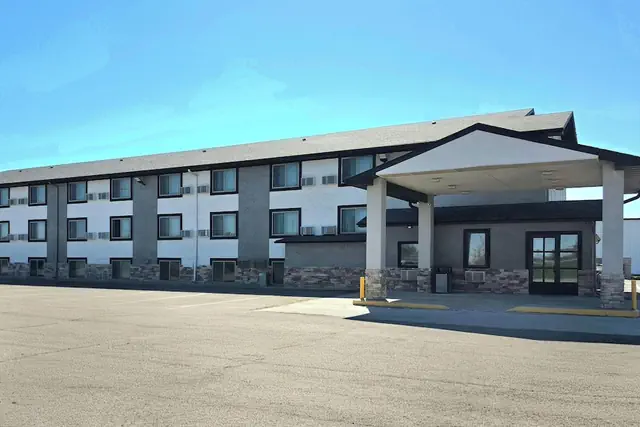 Photo 1 - Super 8 by Wyndham Yankton