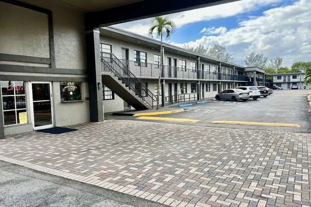 Photo 1 - Americas Best Inn and Suites Fort Lauderdale North