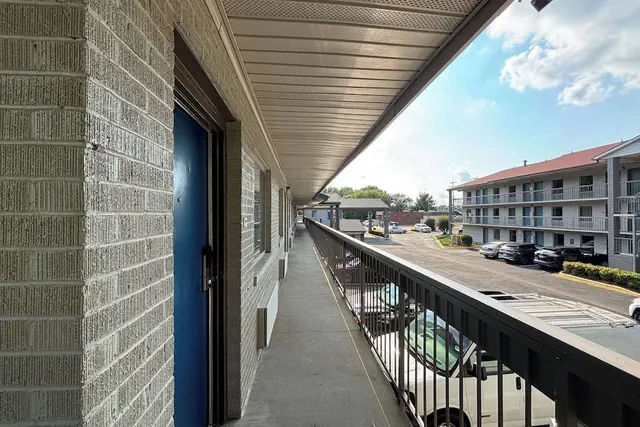 Photo 1 - Motel 6 Charlotte, NC - Northlake