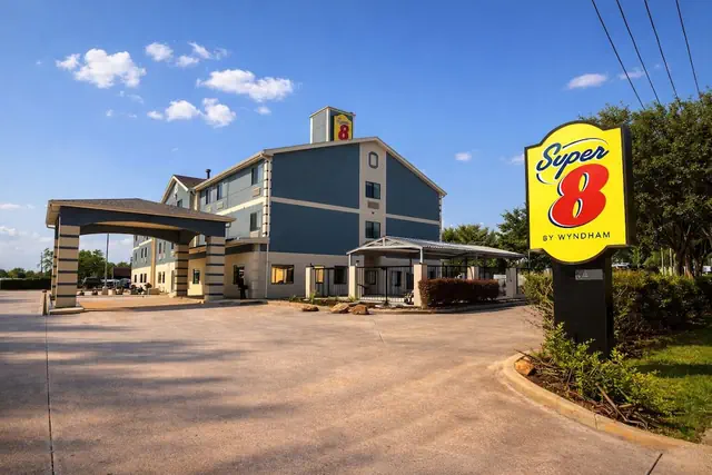 Photo 1 - Super 8 by Wyndham Pasadena