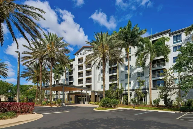 Photo 1 - Courtyard by Marriott Fort Lauderdale Weston