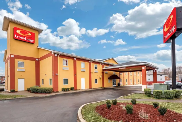 Photo 1 - Econo Lodge Louisville Airport