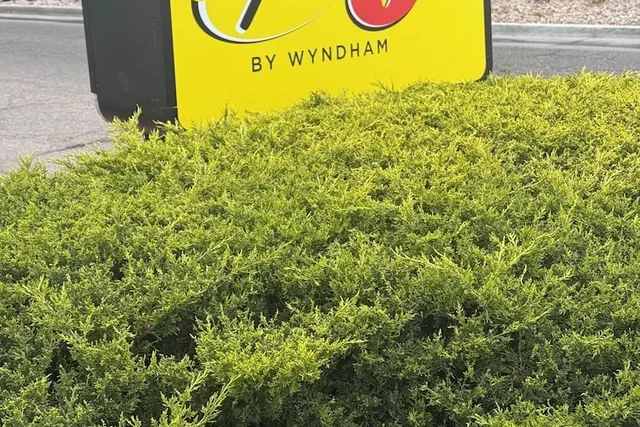 Photo 1 - Super 8 by Wyndham Windsor