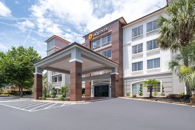 Photo 1 - La Quinta Inn & Suites by Wyndham Atlanta Stockbridge