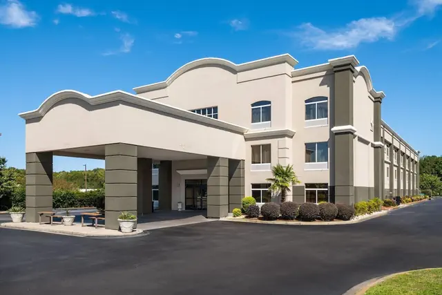 Photo 1 - La Quinta Inn & Suites by Wyndham Florence