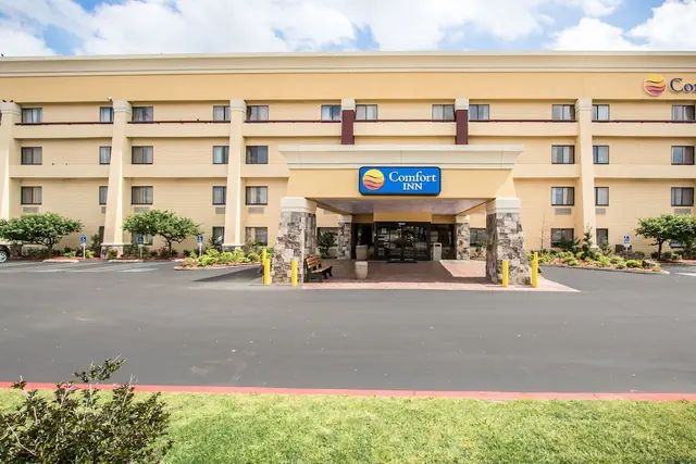 Photo 1 - Comfort Inn Tulsa Midtown