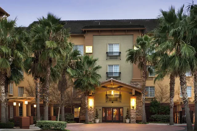 Photo 1 - Larkspur Landing Extended Stay Suites Hillsboro
