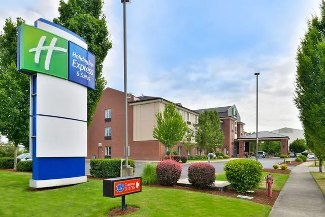 Photo 1 - Holiday Inn Express & Suites Albany by IHG