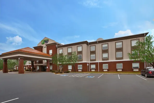 Photo 1 - Holiday Inn Express & Suites Manchester by IHG