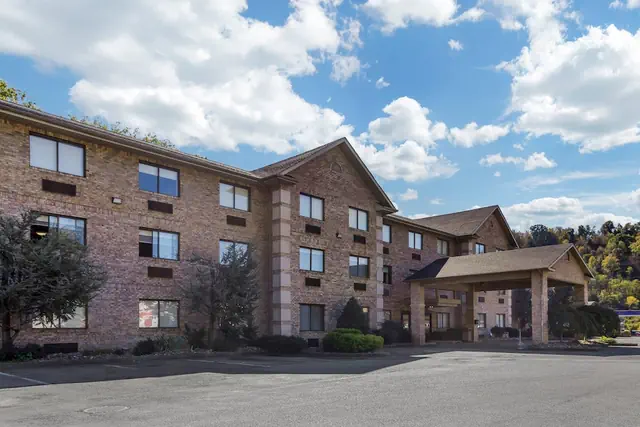 Photo 1 - Comfort Inn Huntington near University area