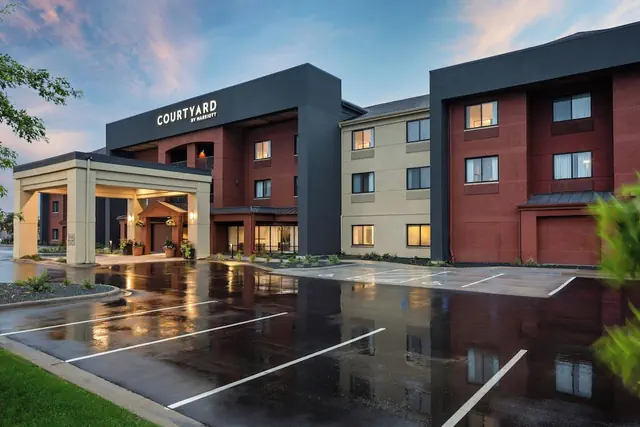 Photo 1 - Courtyard Minneapolis St. Paul/Roseville by Marriott