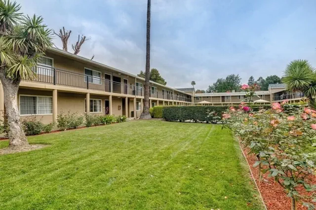 Photo 1 - Rose Garden Inn - San Jose Airport
