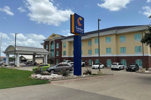 Photo 1 - Comfort Inn & Suites Waco Woodway