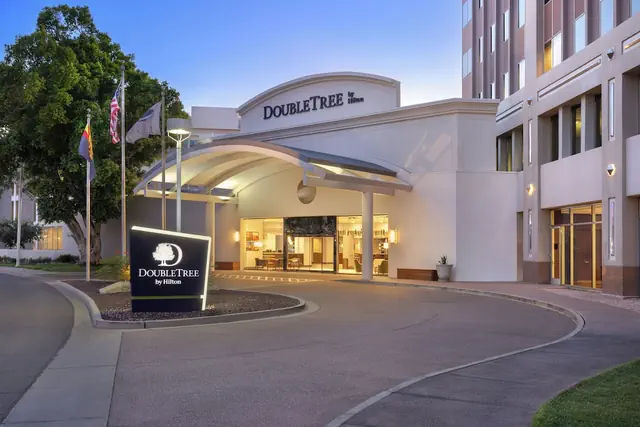 Photo 1 - DoubleTree by Hilton Phoenix Midtown