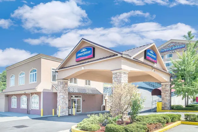 Photo 1 - Howard Johnson by Wyndham North Bergen