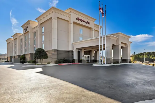 Photo 1 - Hampton Inn Guntersville