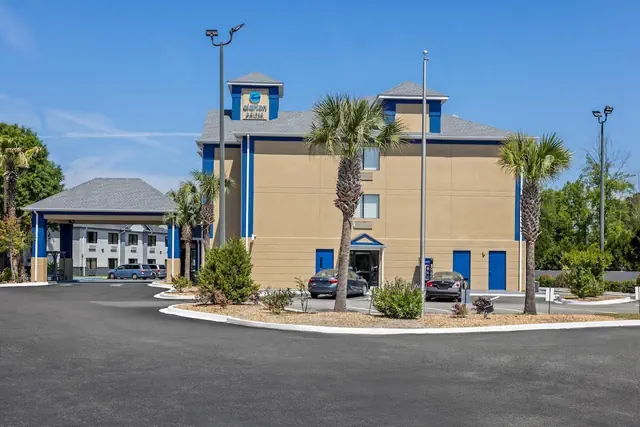 Photo 1 - Clarion Pointe Jesup