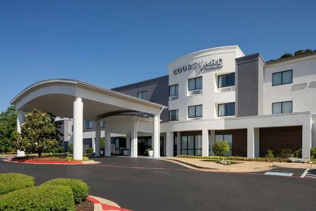 Photo 1 - Courtyard by Marriott Texarkana