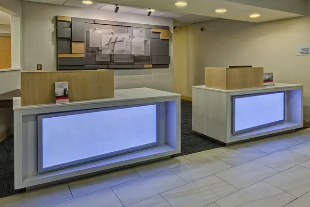 Photo 1 - Holiday Inn Express & Suites London by IHG