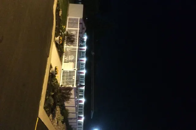 Photo 1 - Caravan Motel