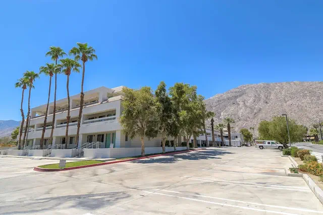 Photo 1 - Motel 6 Palm Springs, CA - Downtown