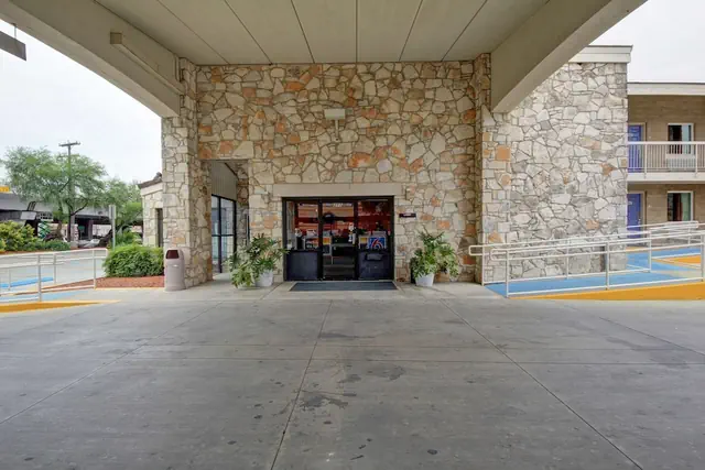 Photo 1 - Motel 6 San Antonio, TX - Downtown - Market Square