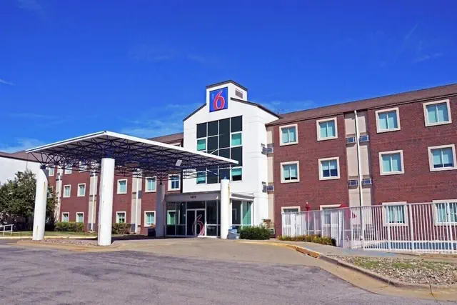 Photo 1 - Motel 6 West Des Moines, IA